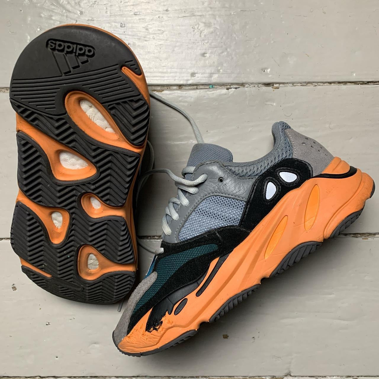 Yeezy 700 Wash Orange (UK 6)