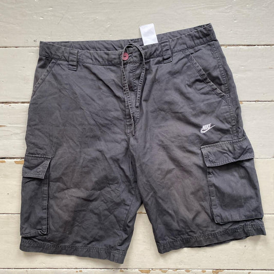 Nike Swoosh Cargo Shorts (XL)