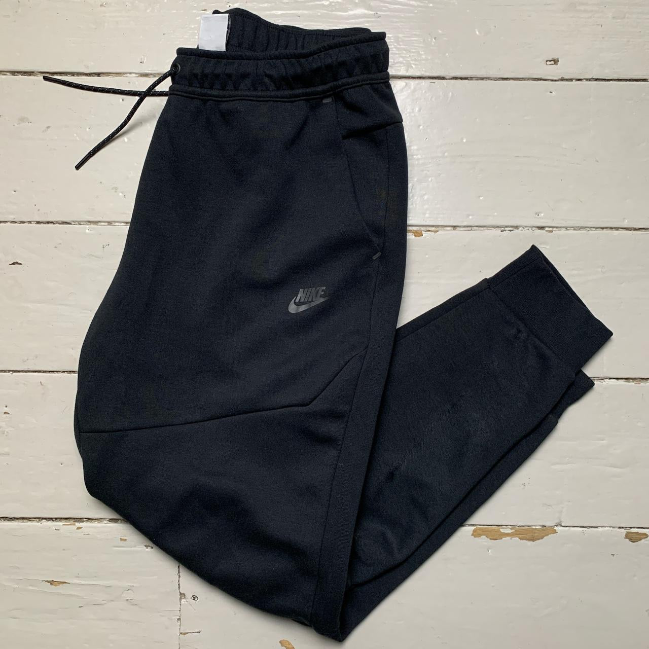 Nike Tech Fleece Black Joggers (Large)