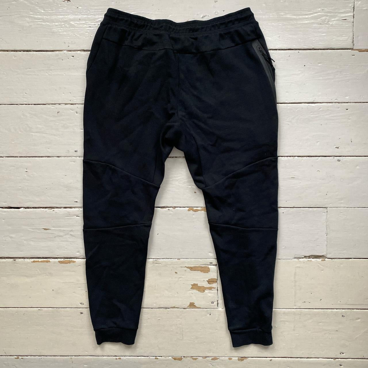 Nike Tech Fleece Black Joggers (XL)