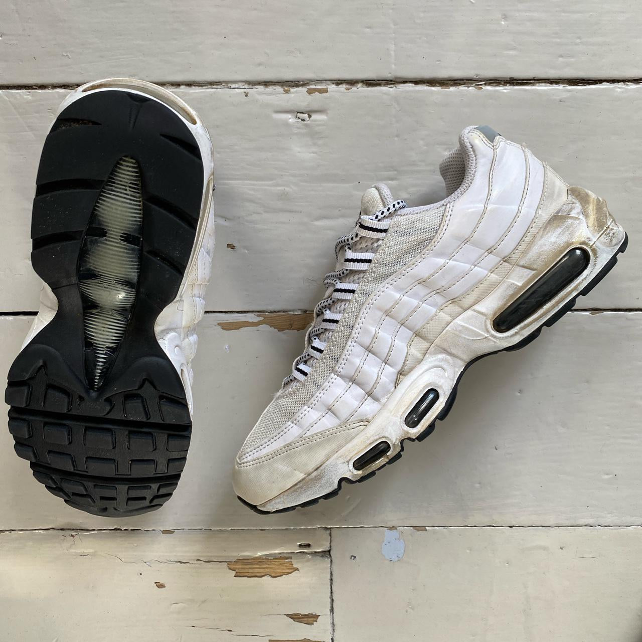 Nike Air Max 95 White and Black (UK 8)