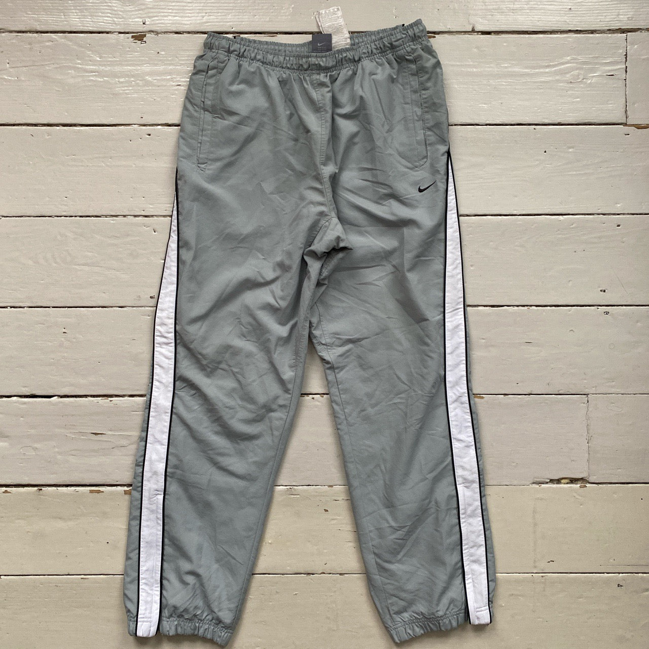 Nike Vintage Silver Shell Bottoms (Large)
