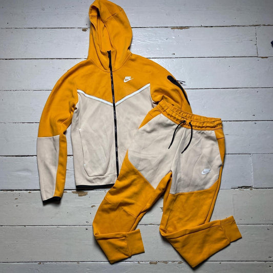 Nike Tech Fleece Tracksuit Kumquat Sanddrift (XS)