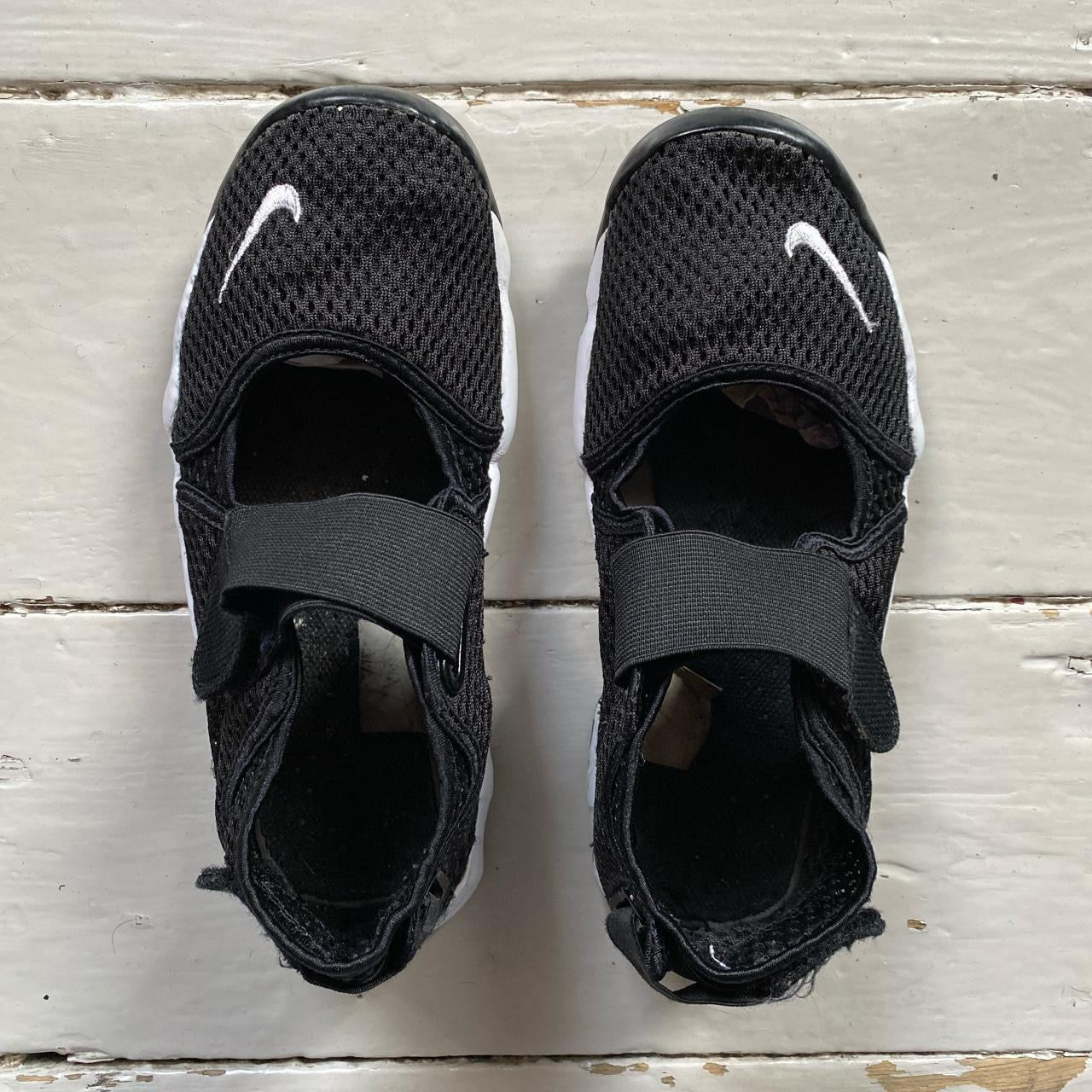 Nike Air Rift Black and White (UK 5.5)