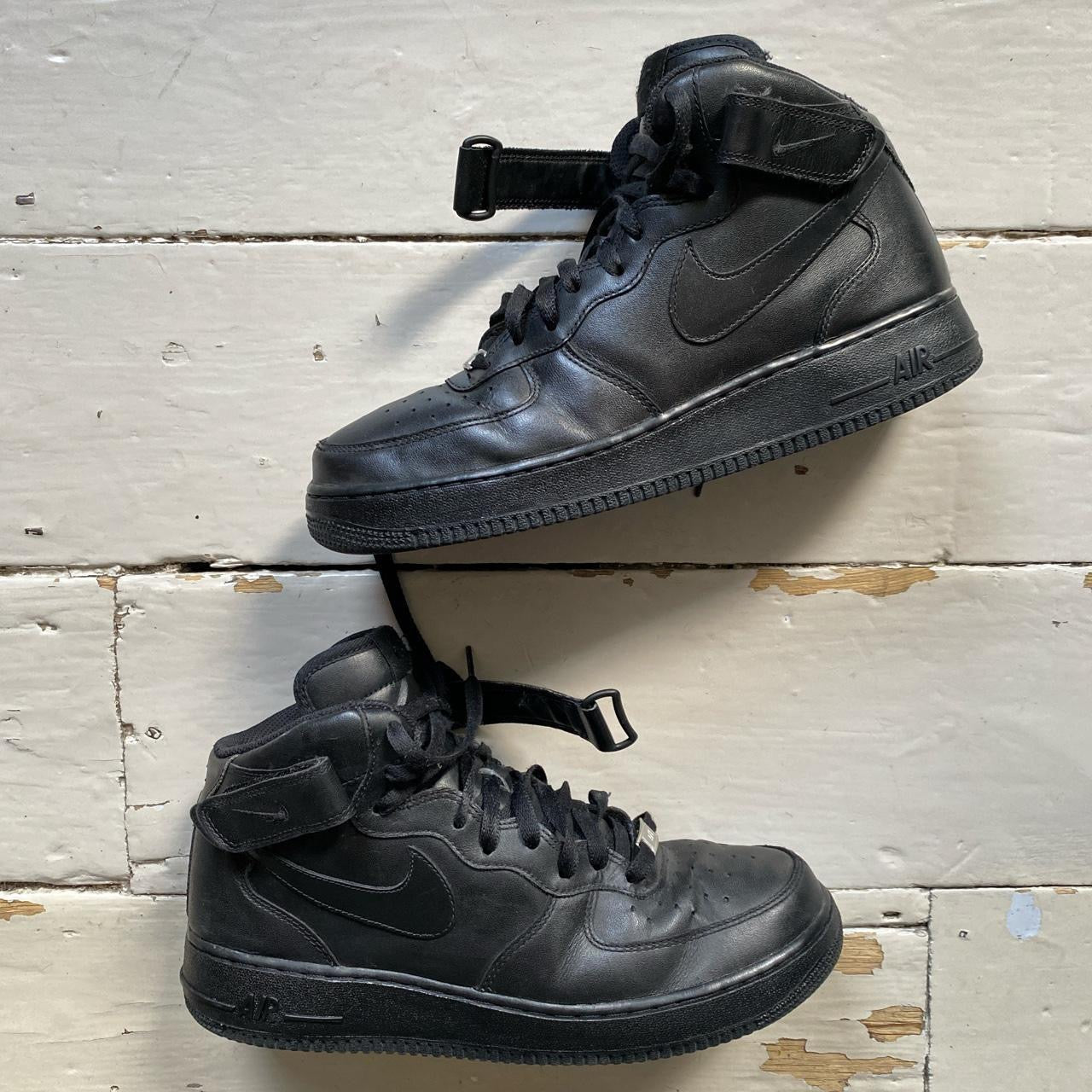 Nike Air Force 1 Black Mid (UK 9)