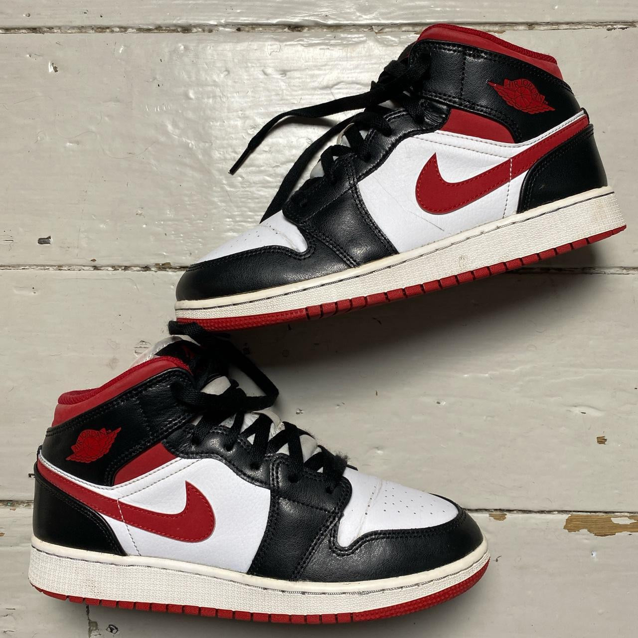 Jordan 1 Mid Gym Red (UK 5.5)