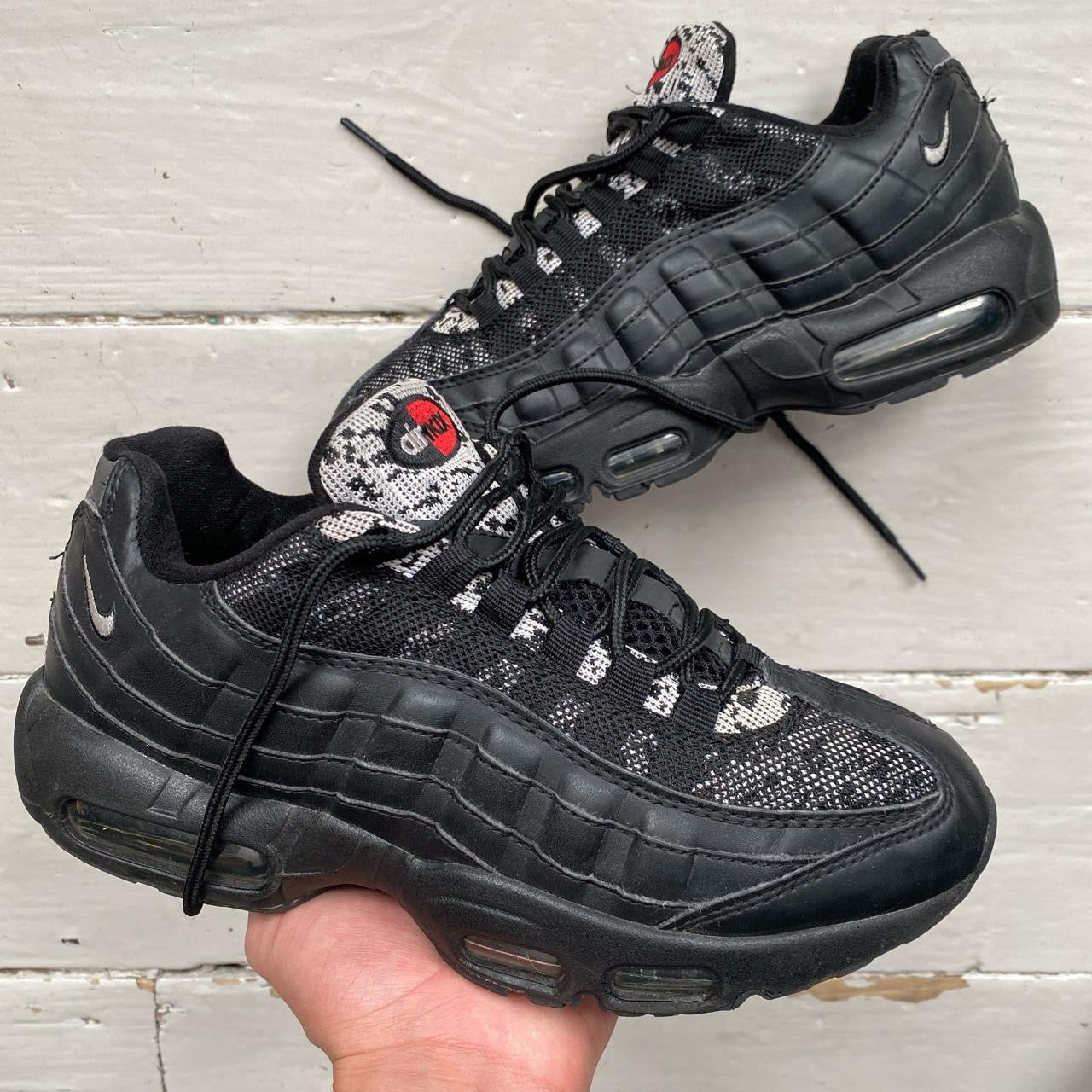 Nike Air Max 95 Black and Red (UK 6)