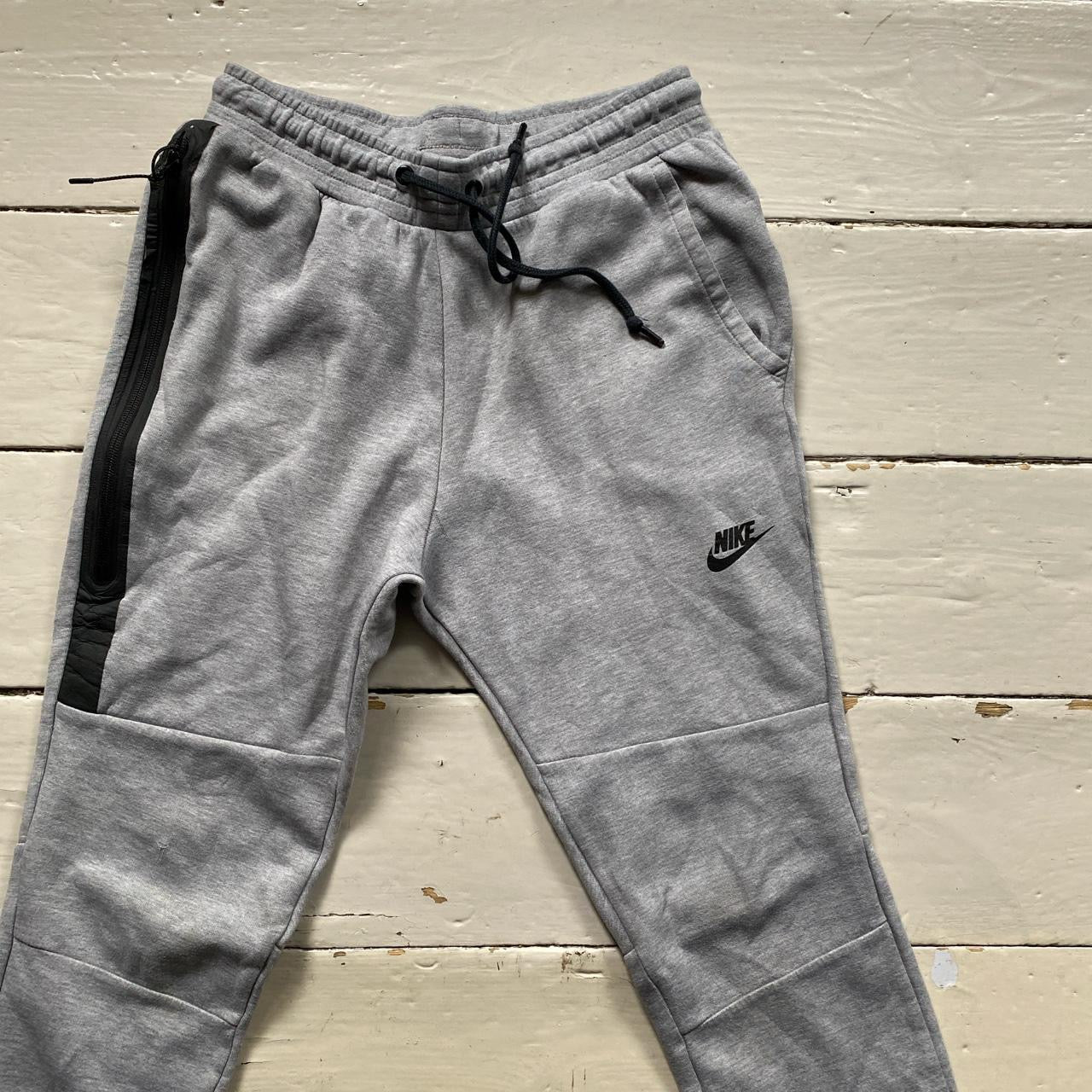Nike Tech Fleece Grey Old Season (Small)
