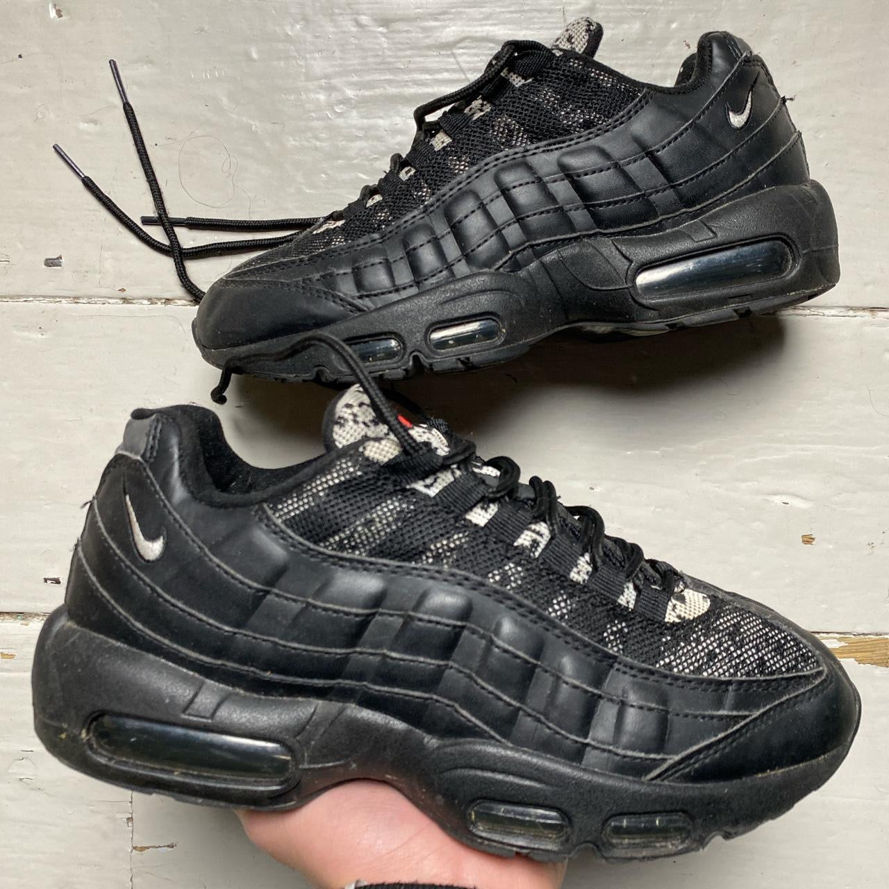 Nike Air Max 95 Black and White (UK 6)