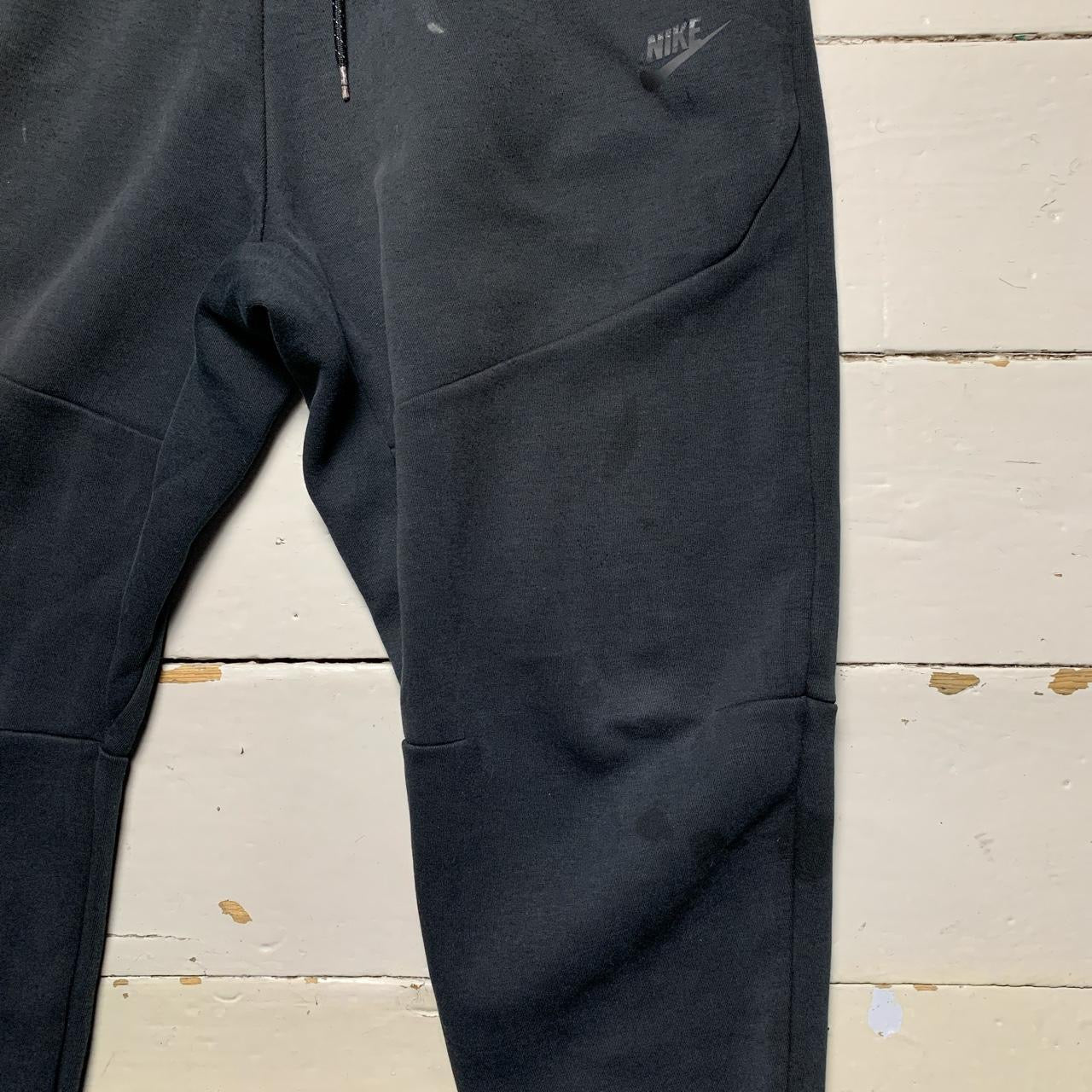 Nike Tech Fleece Black Joggers (Large)