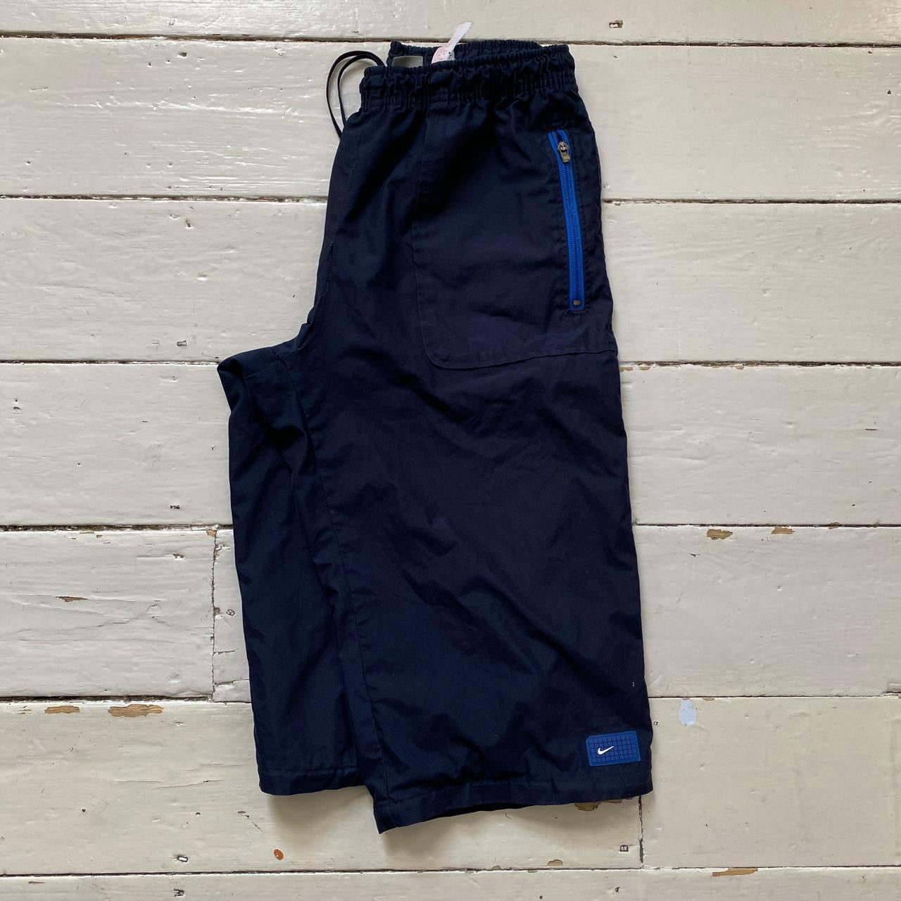 Nike Swoosh Vintage Shell Shorts (Medium)