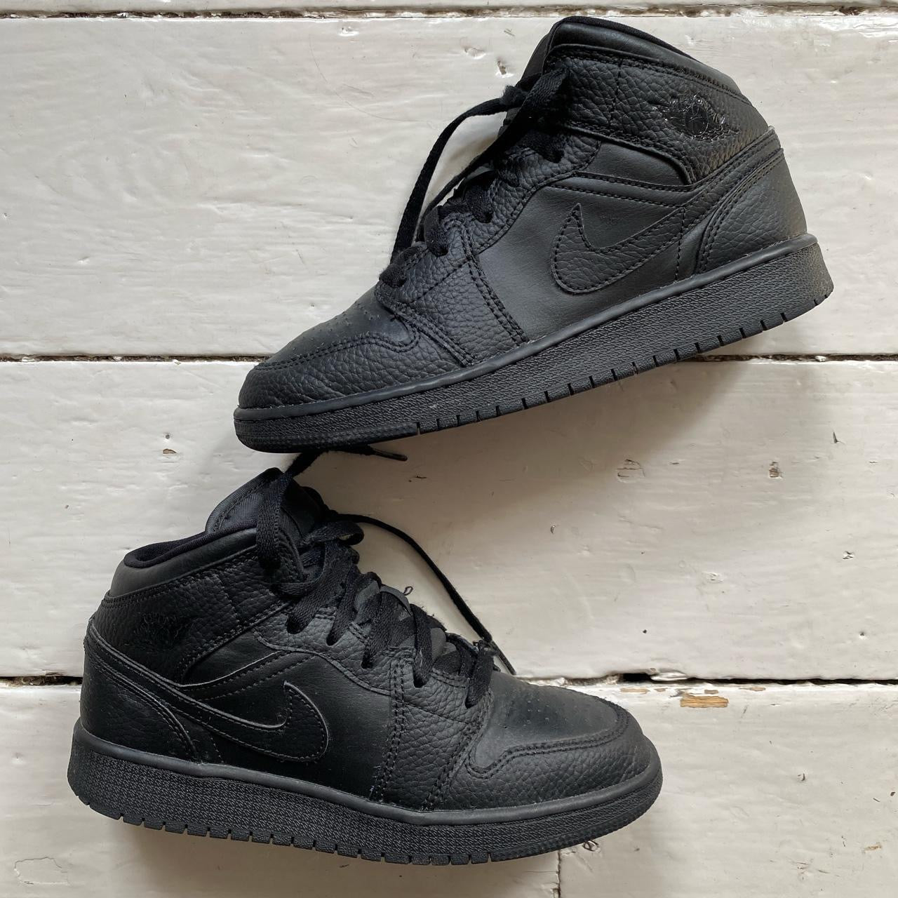 Jordan 1 Mid Black (UK 5)