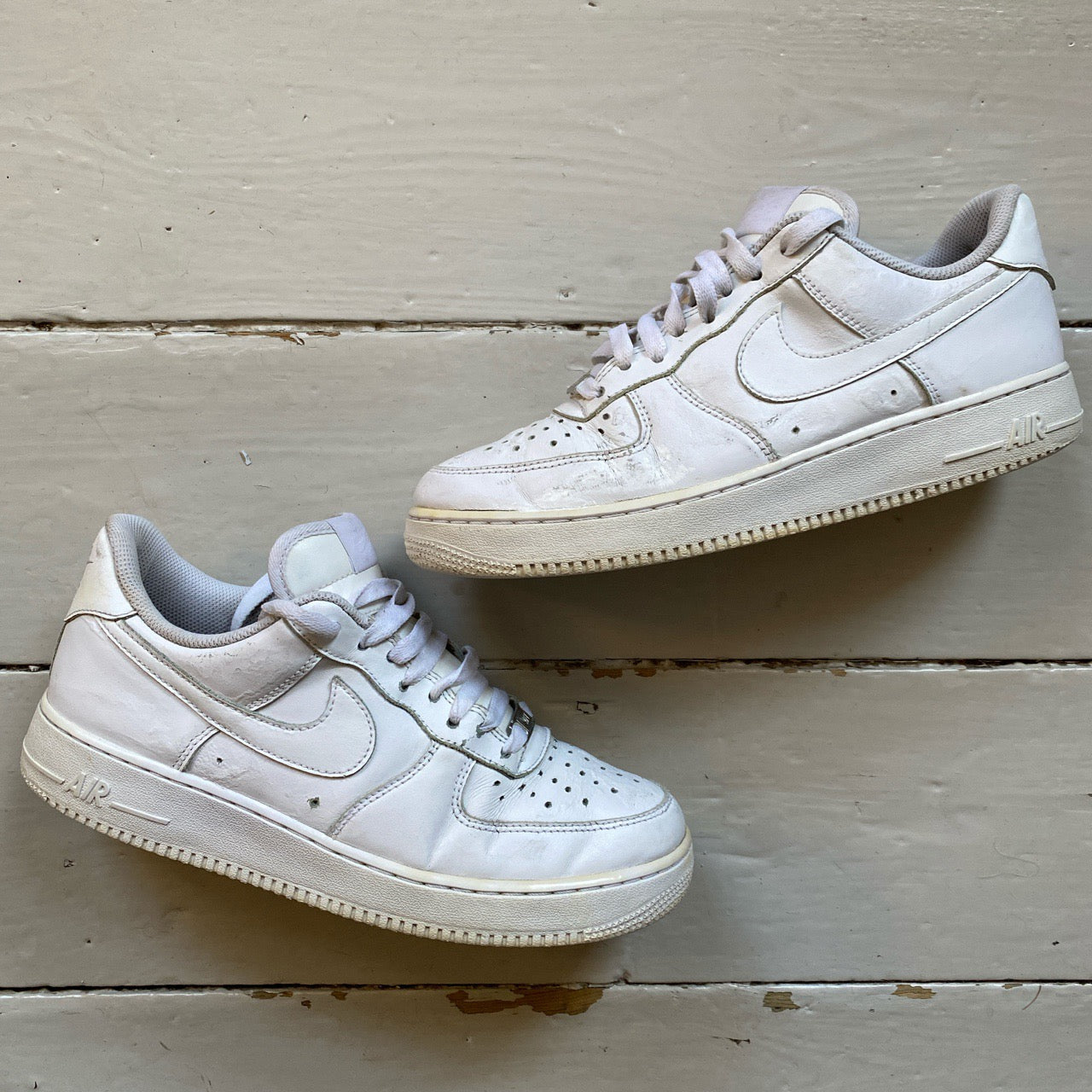 Nike Air Force 1 White Vintage (UK 8)