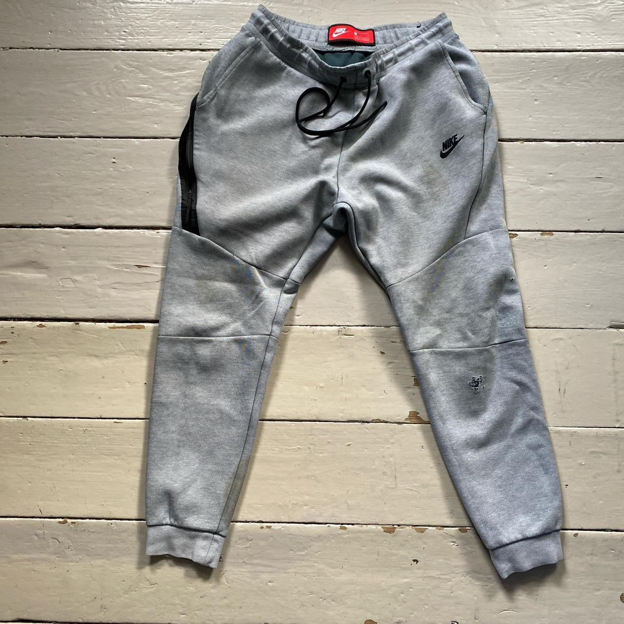 Nike Grey Tech Fleece Joggers (Medium)