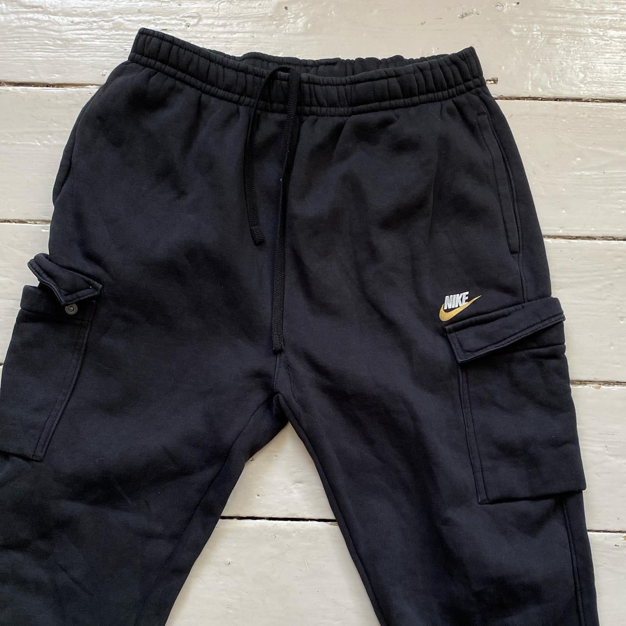 Nike Swoosh Cargo joggers (Large)