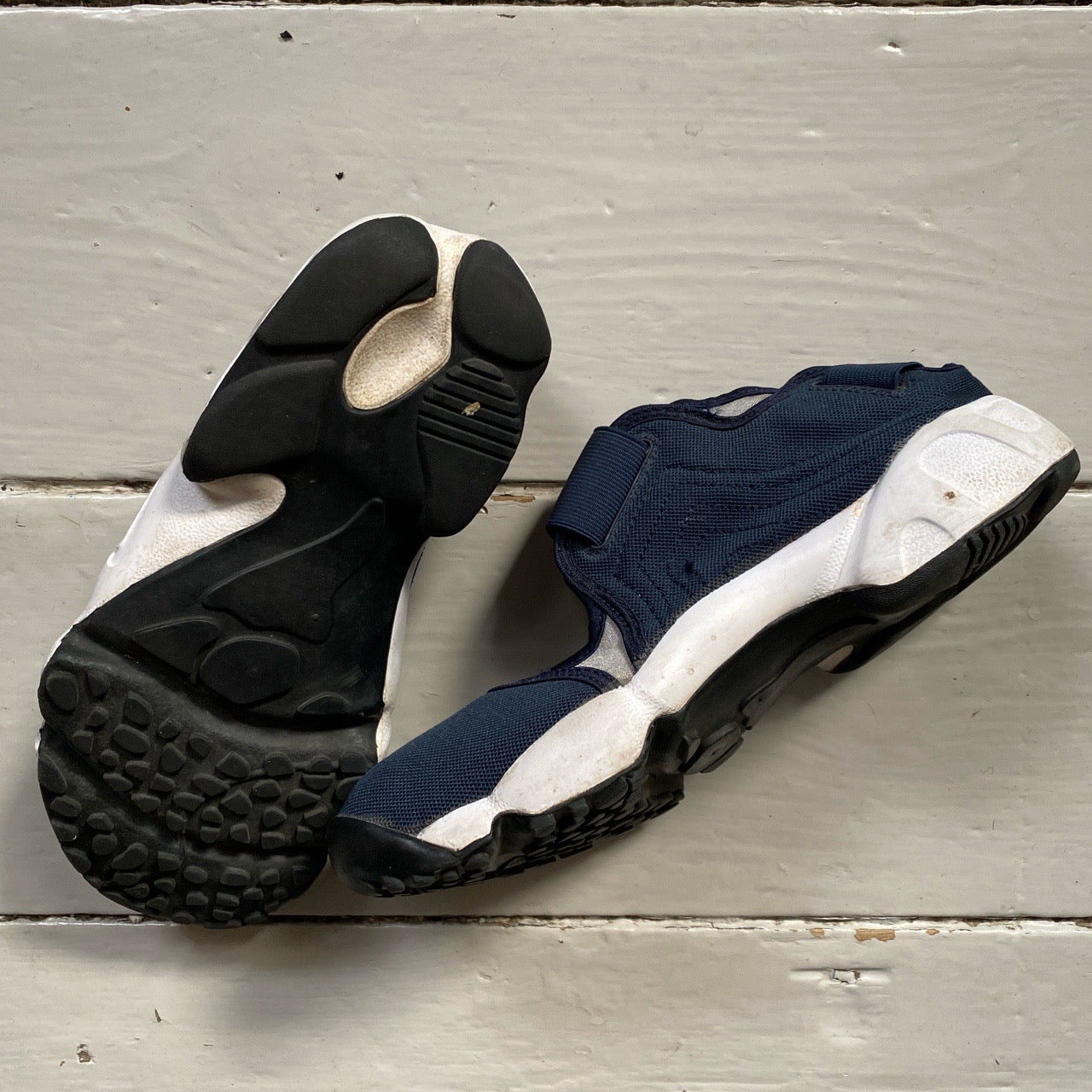 Nike Air Rift Navy and White (UK 5.5)