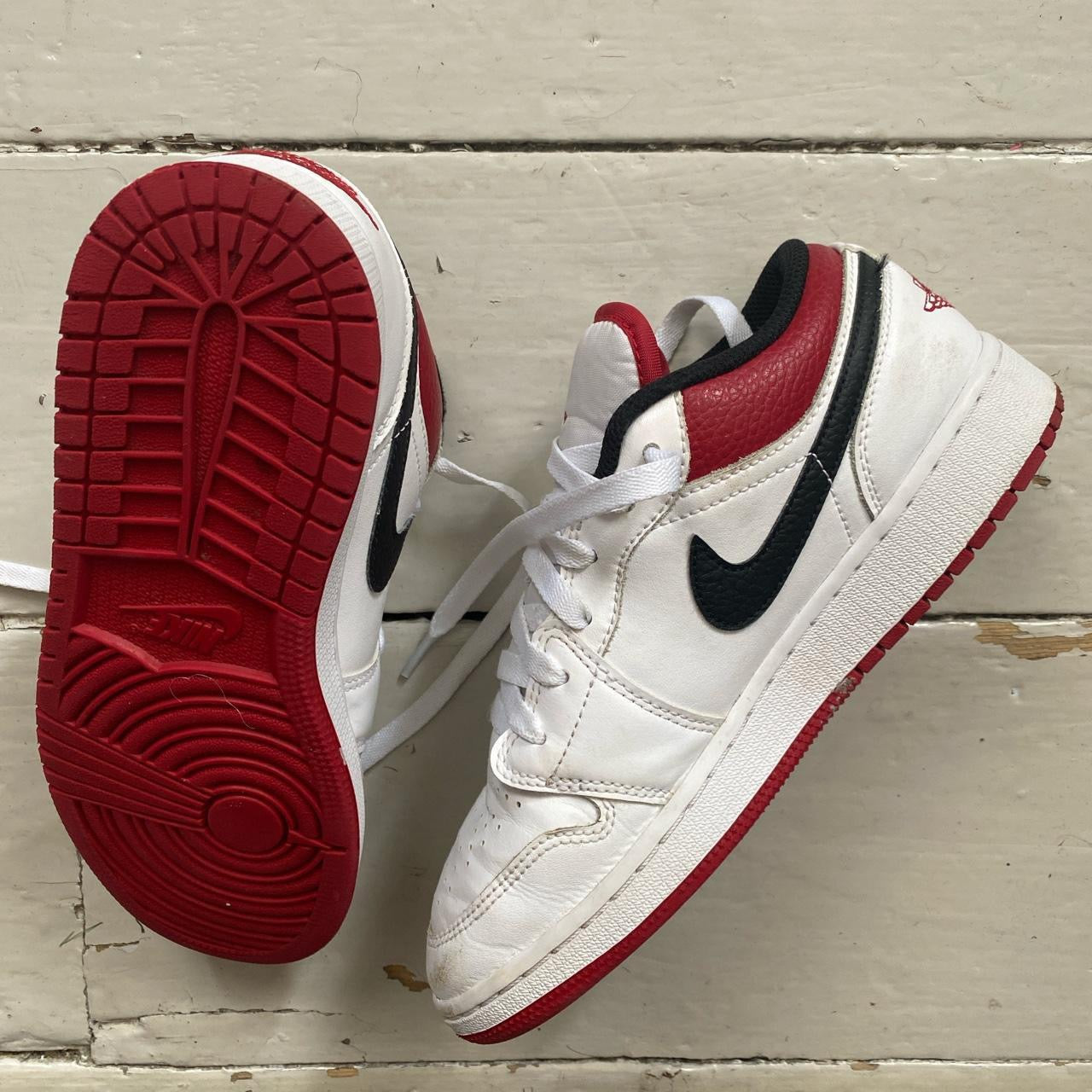 Jordan 1 Low White University Red (UK 5)