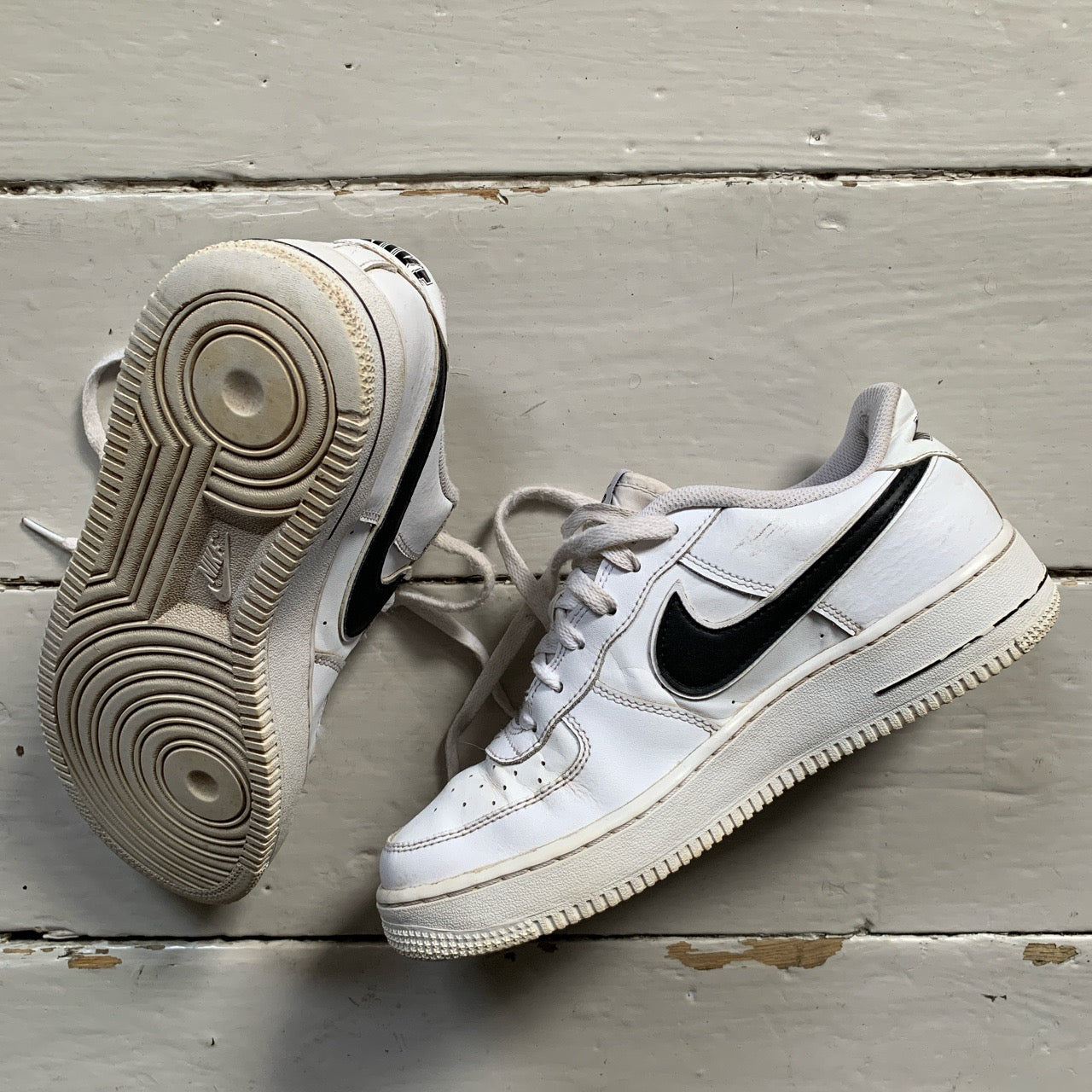 Nike Air Force 1 White and black (UK 6)