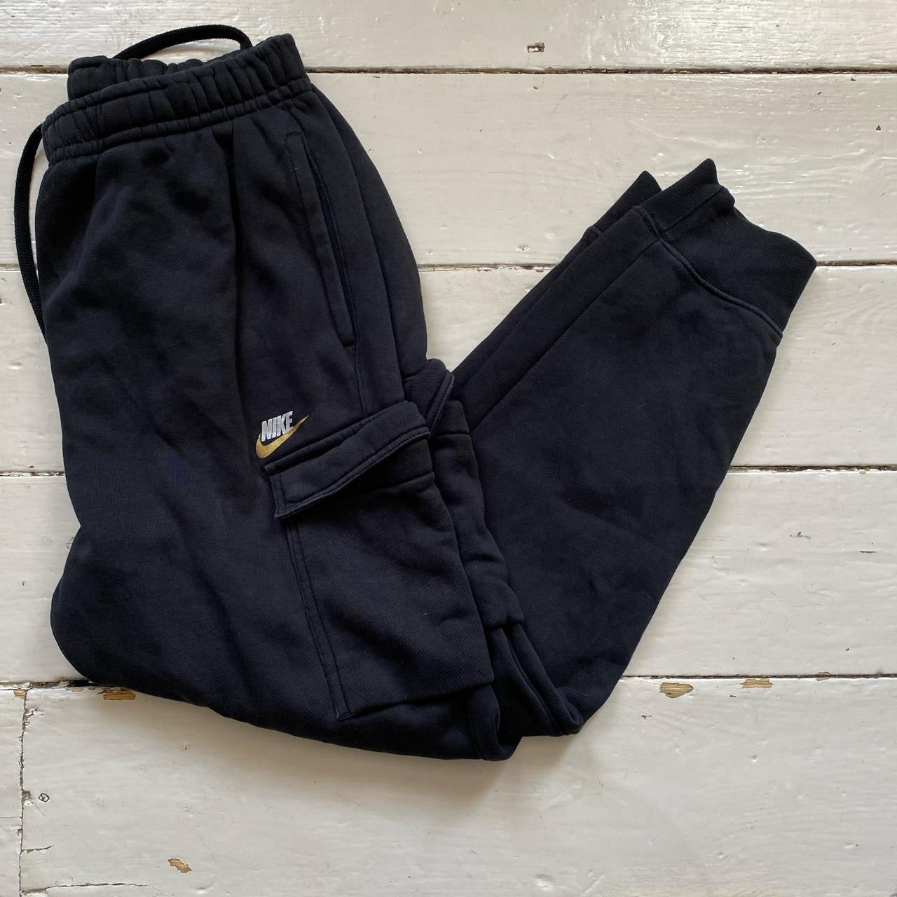Nike Swoosh Cargo joggers (Large)