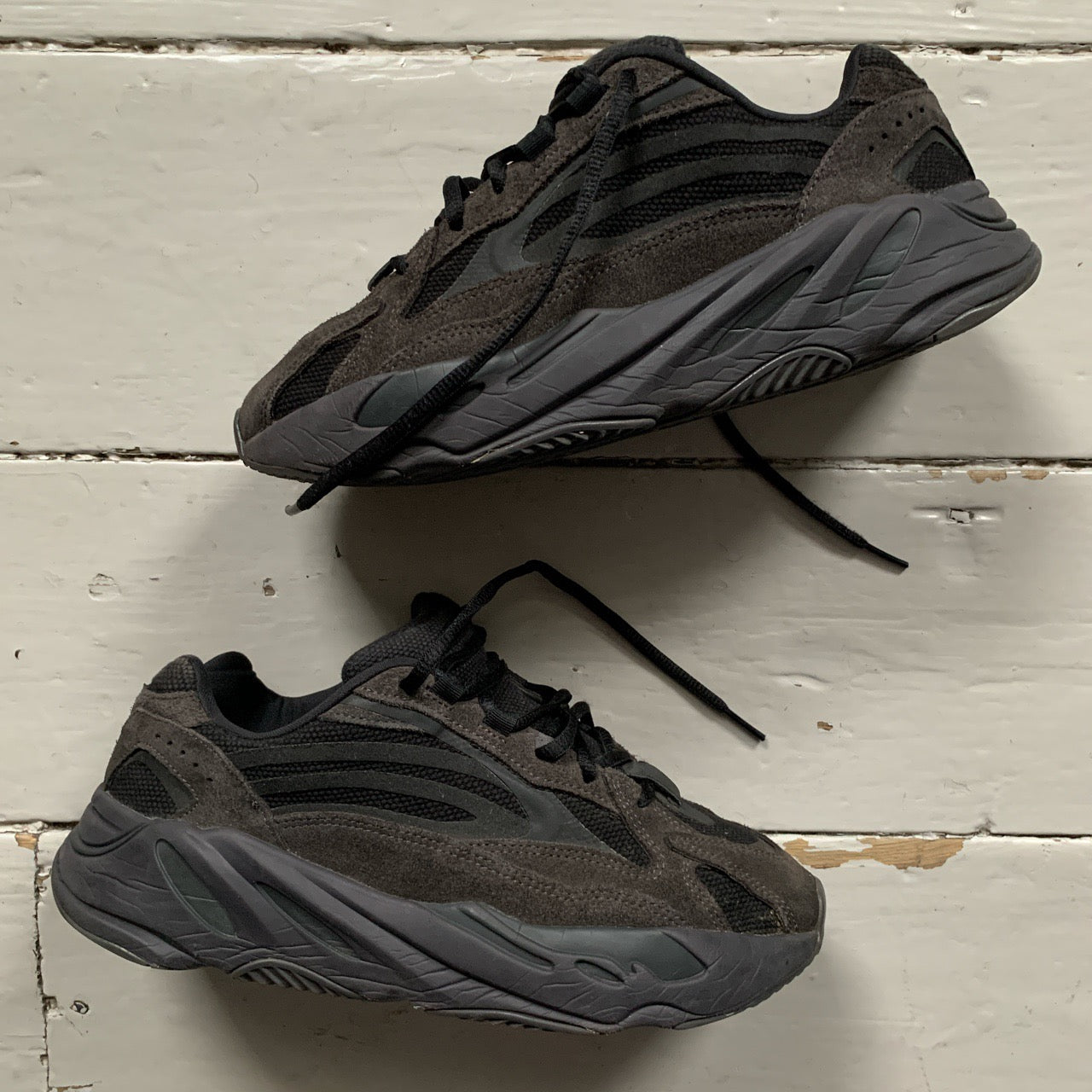 Yeezy 700 V2 Vanta Black (UK 7)