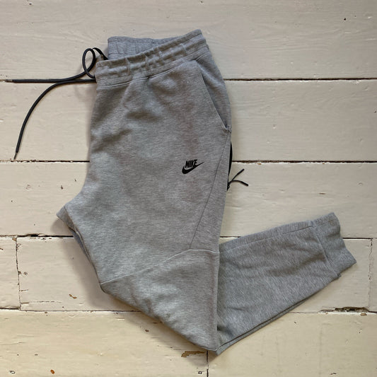 Nike Tech Fleece Grey Old Season (Large)