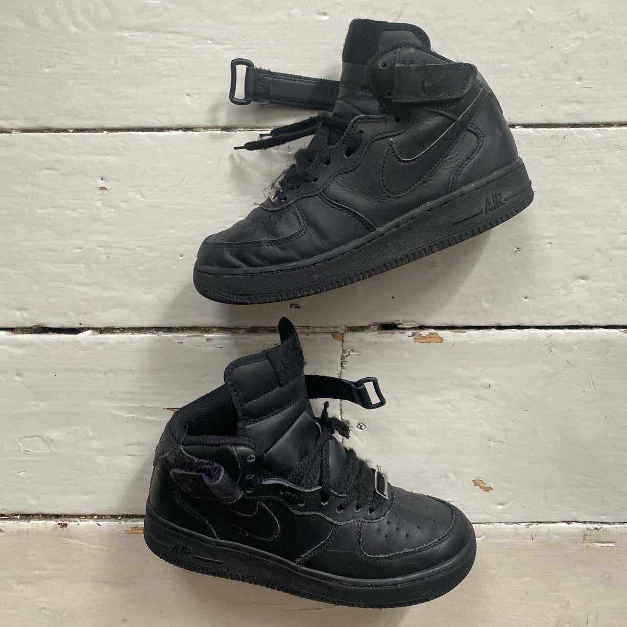 Nike Air Force 1 Black Mid (UK 4)