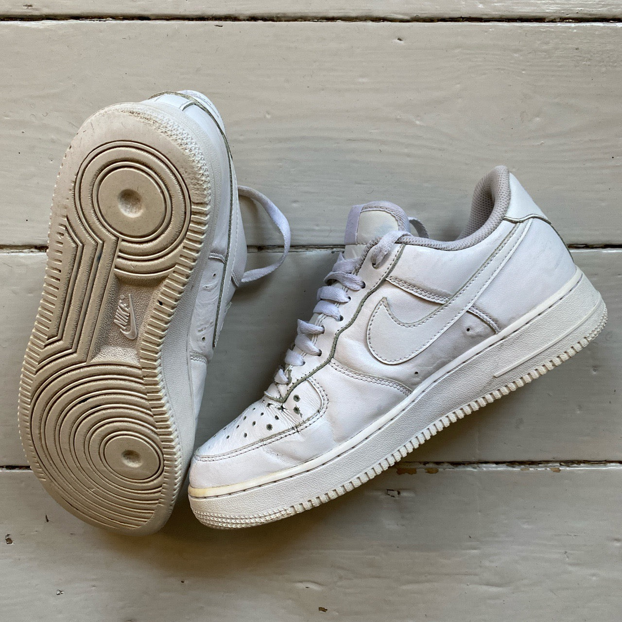 Nike Air Force 1 White Vintage (UK 8)