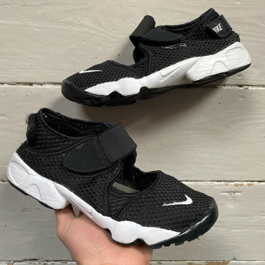 Nike Air Rift Black and White (UK 5.5)