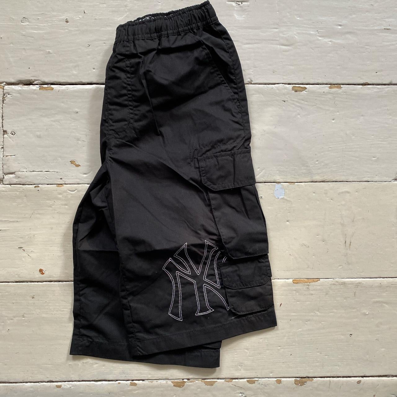 Majestic New York Yankees Black Cargo Shorts (Fit Womens Small)