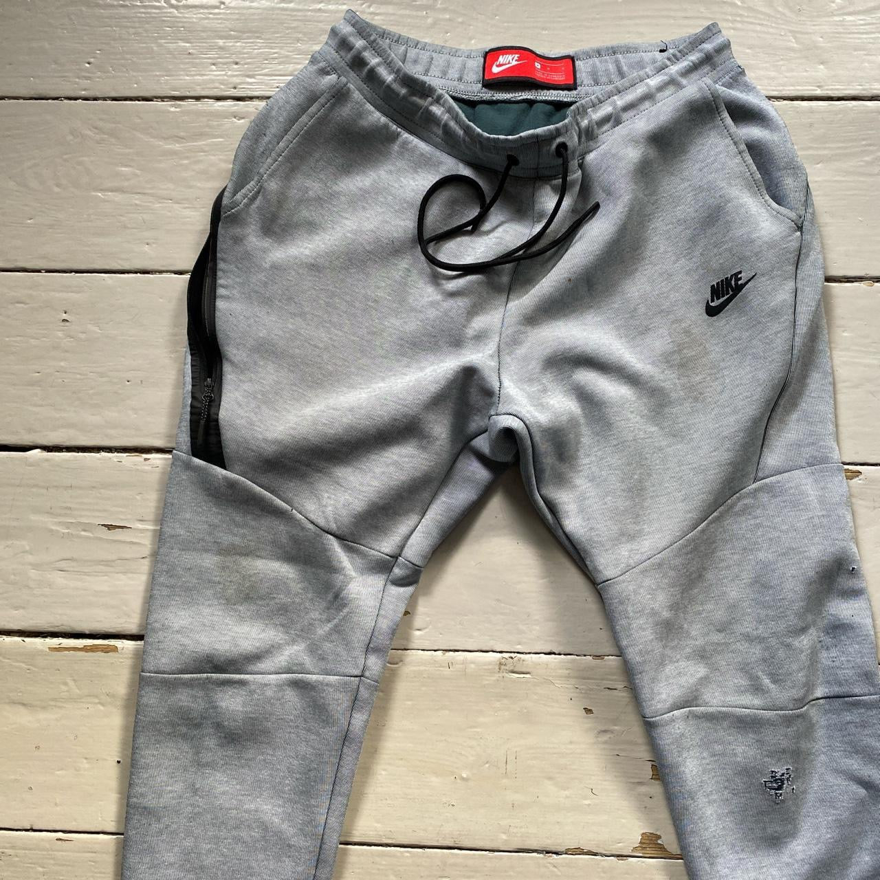 Nike Grey Tech Fleece Joggers (Medium)