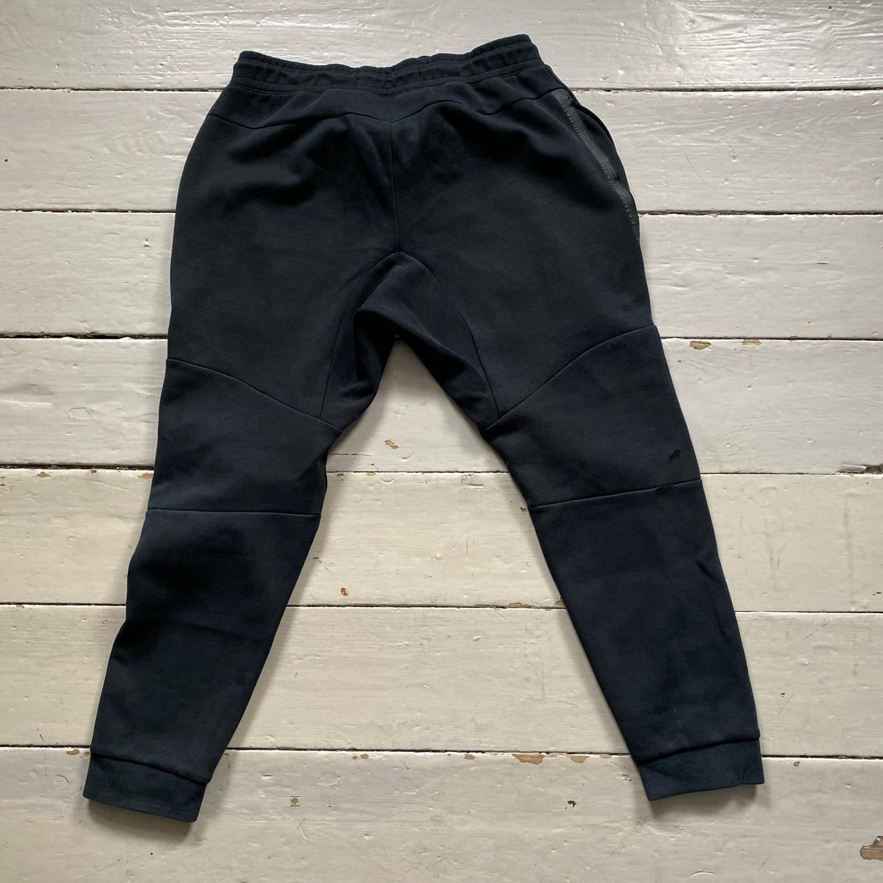 Nike Tech Fleece Black Joggers (Large)