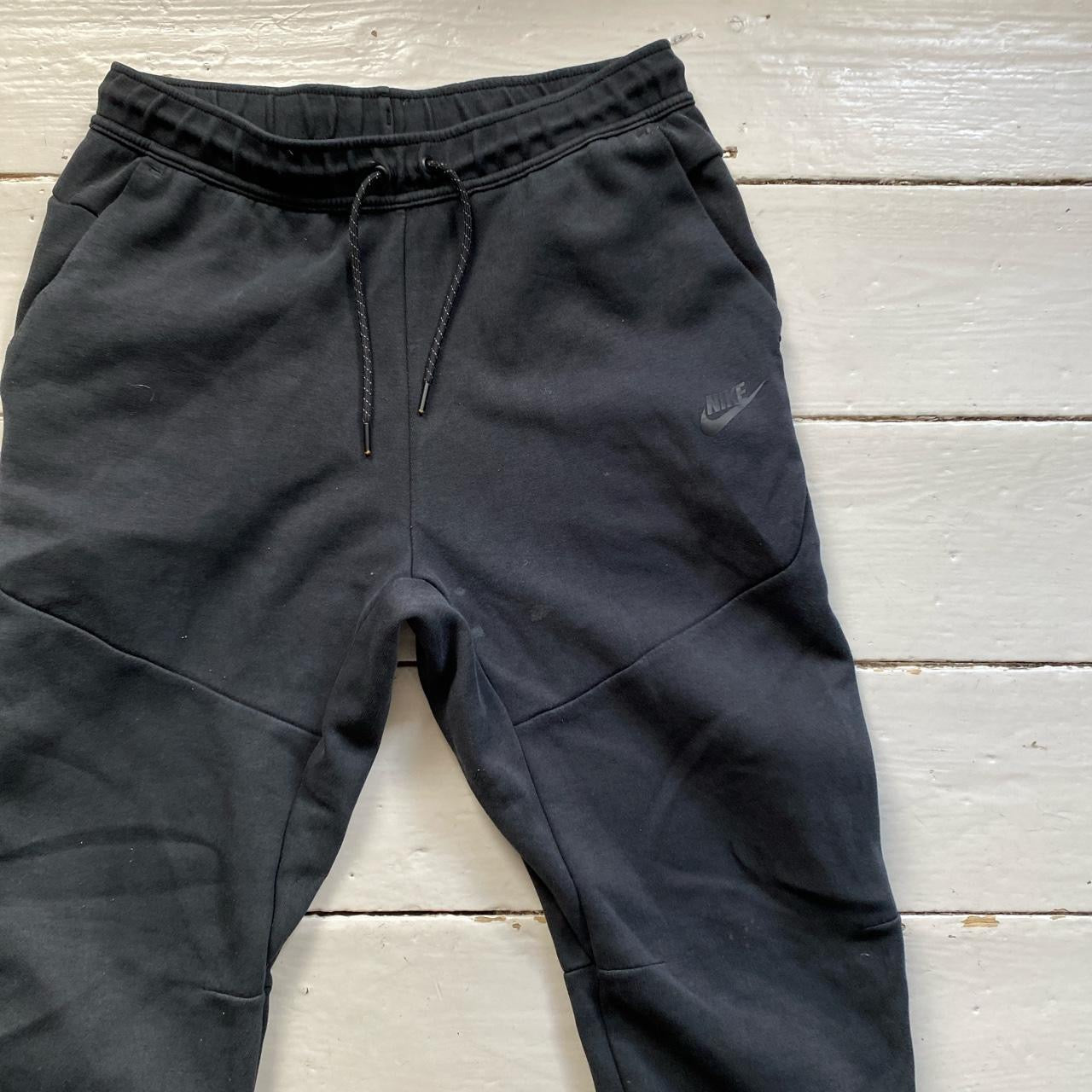 Nike Tech Fleece Black Joggers (Medium)