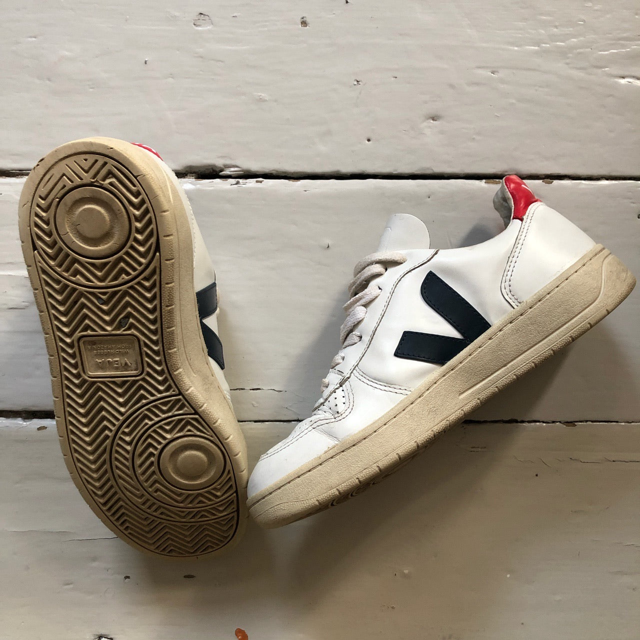 Veja Classic White Navy and Red Trainers (UK 5)