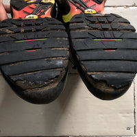 Nike TN Black Volt Solar Red (UK 7.5)