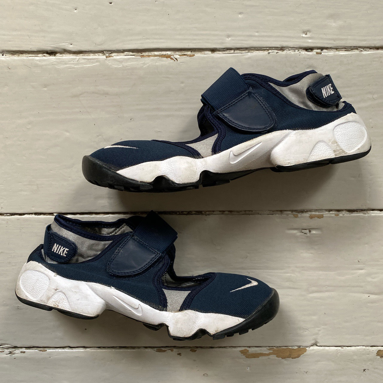 Nike Air Rift Navy and White (UK 5.5)