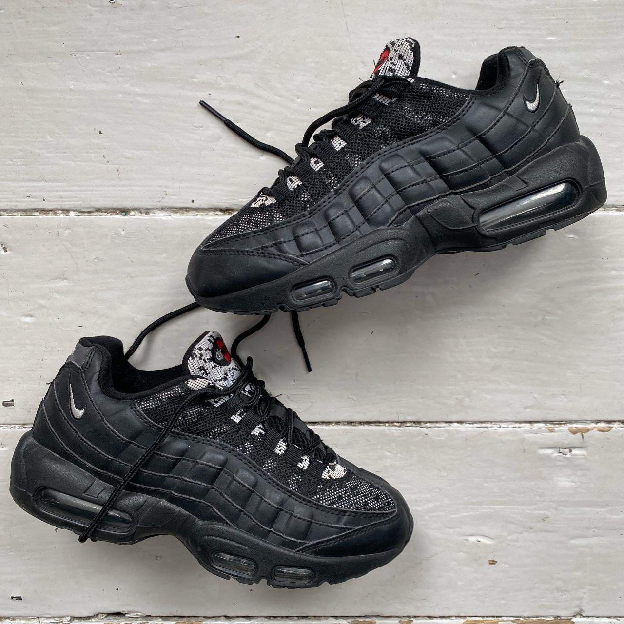 Nike Air Max 95 Black and Red (UK 6)