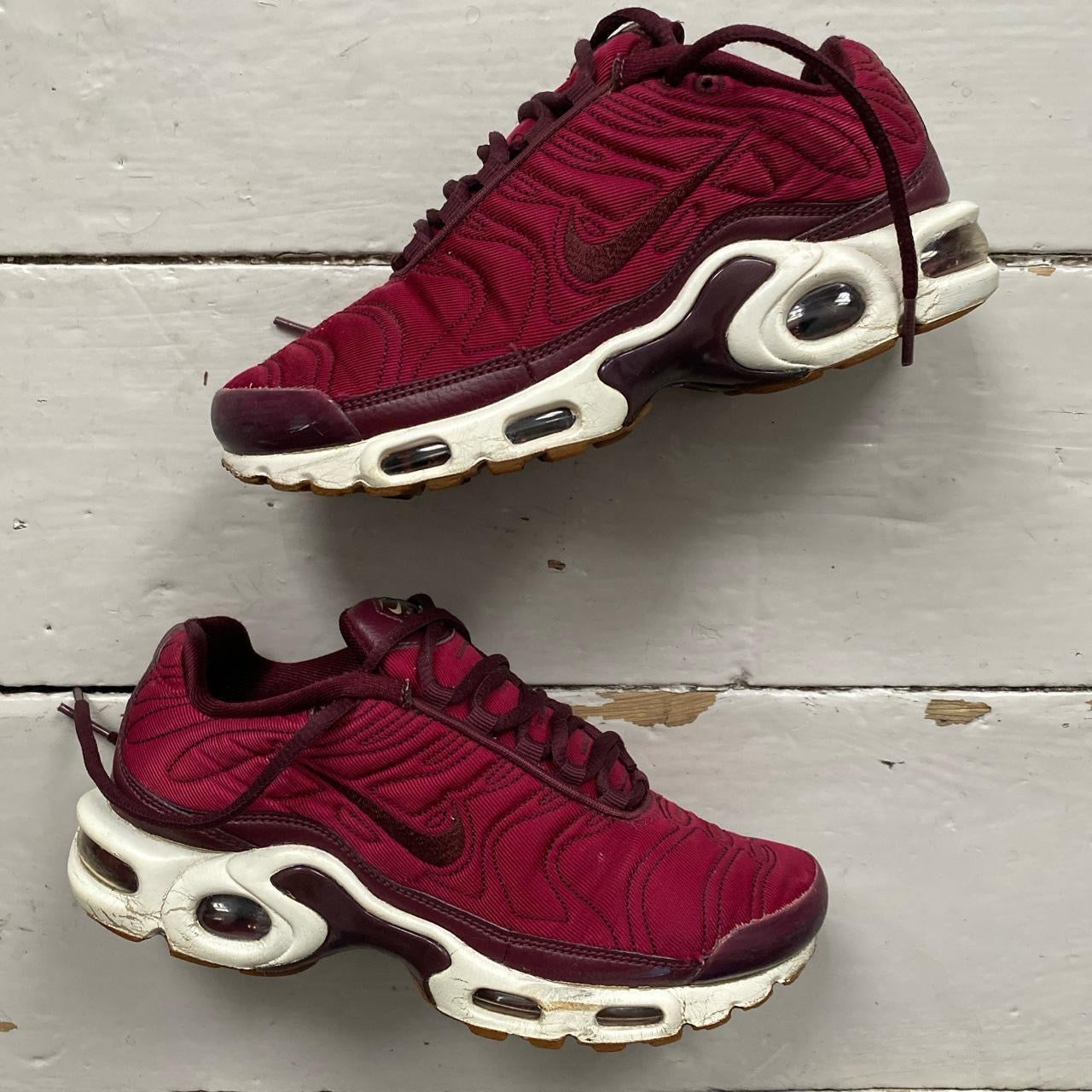 Maroon on sale nike tns