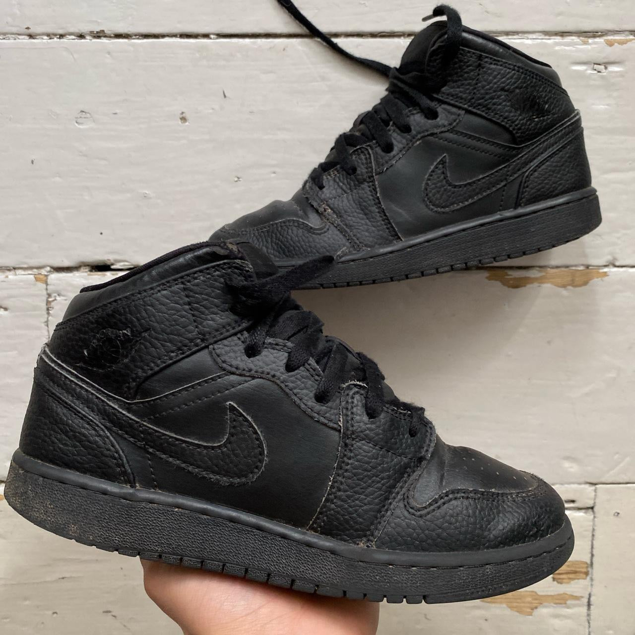 Jordan 1 Mid Black (UK 4.5)