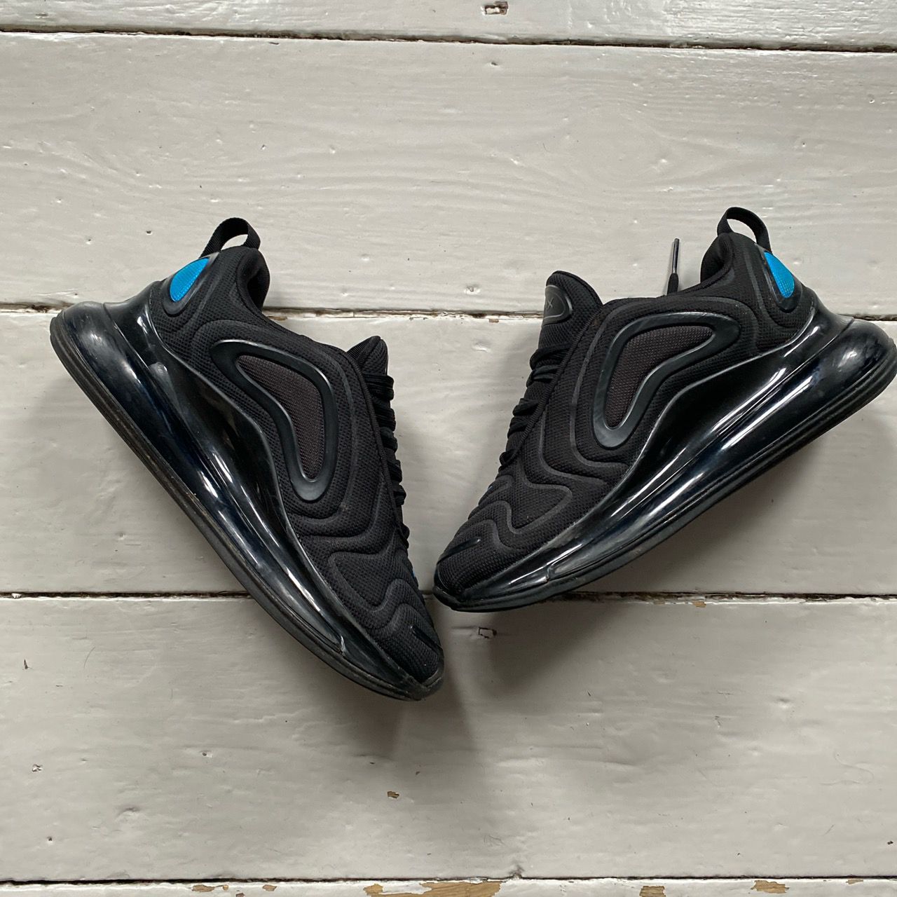 Nike air max 720 black with blue tick best sale