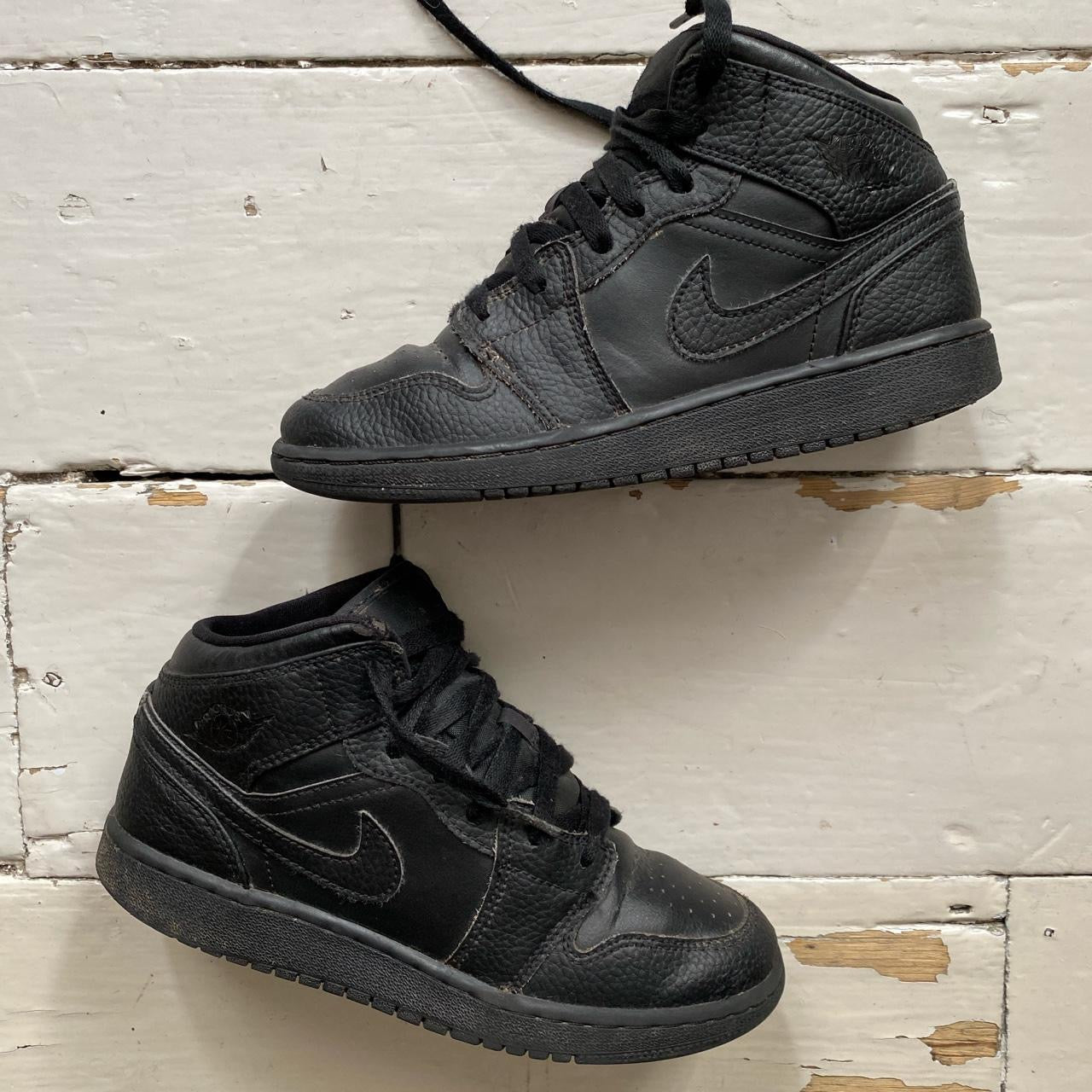 Jordan 1 Mid Black (UK 4.5)