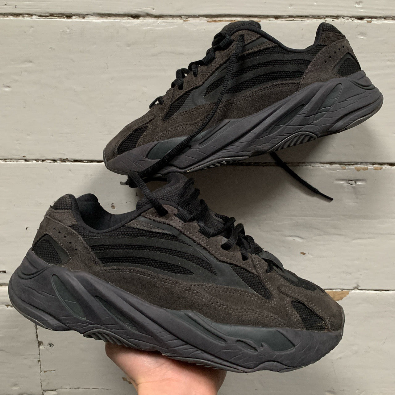 Yeezy 700 V2 Vanta Black (UK 7)